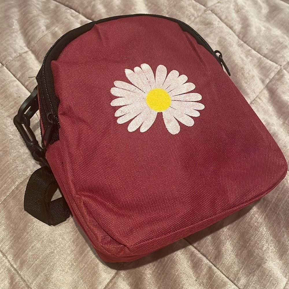 New! Mini Knapsack Style Lunch Bag Crossbody or Shoulder Bag or Handbag Daisy